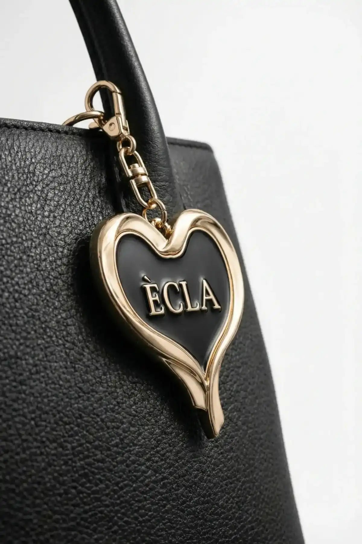 Siyah Kalp Formlu Siyah Mine Detaylı Çanta Charm'ı | ÈCLA